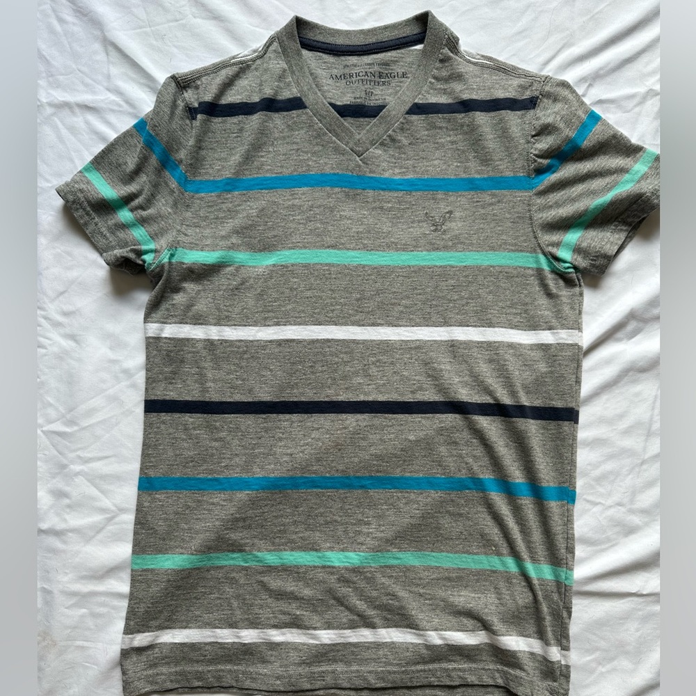 American Eagle Outfitters Athletic Fit, Men’s, V Neck, Cotton tee, Grey, Sm NWOT